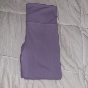 Light purple ATHLETA leggings.
